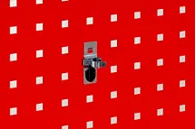 Держатель (зажим) 19 мм для перфорированных панелей с квадратной перфорацией, Wurth 0960050131