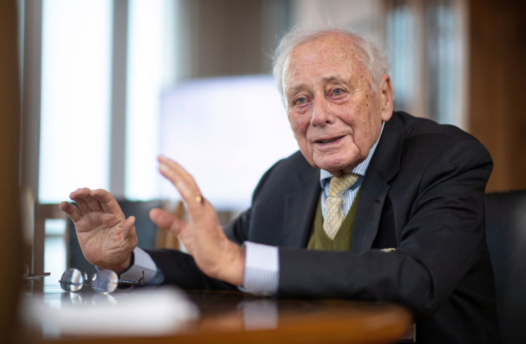 2-2 Reinhold_2_res_wl2_frontpage_1200.jpg